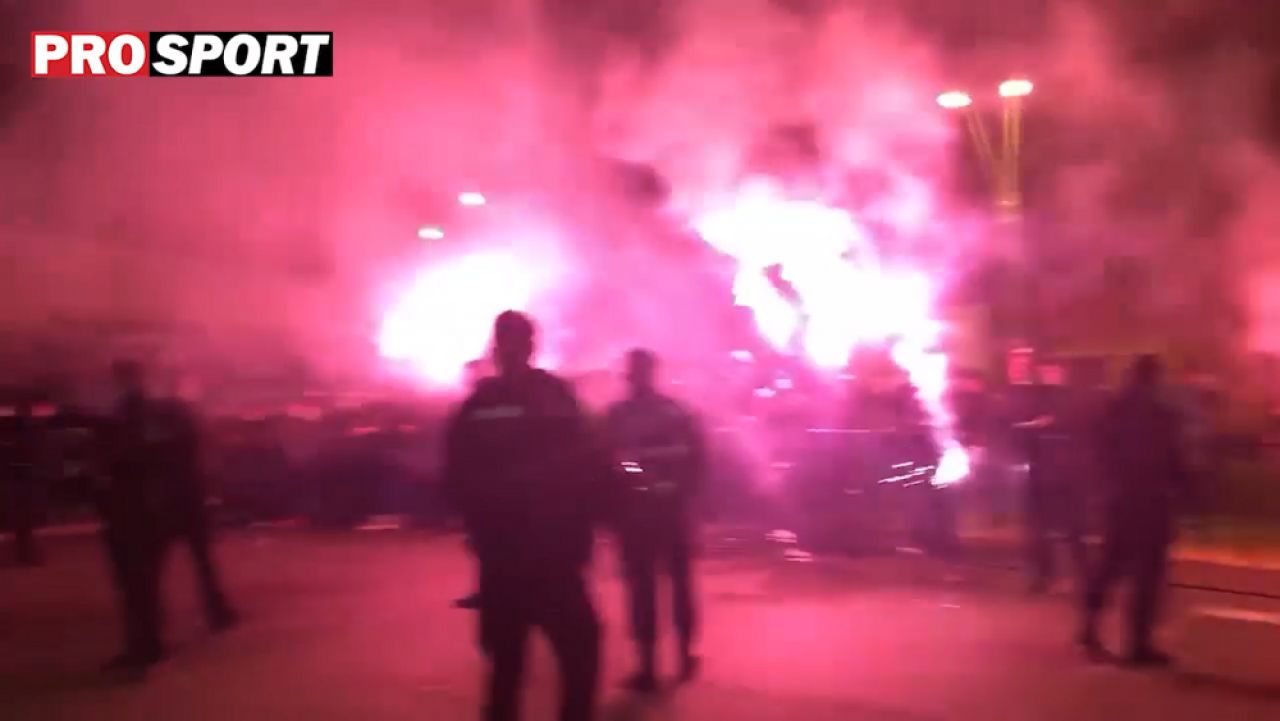 Atmosfera INCENDIARA la Ploiesti dupa victoria Petrolului! Suporterii au mers la stadion si au cantat alaturi de jucatori_4