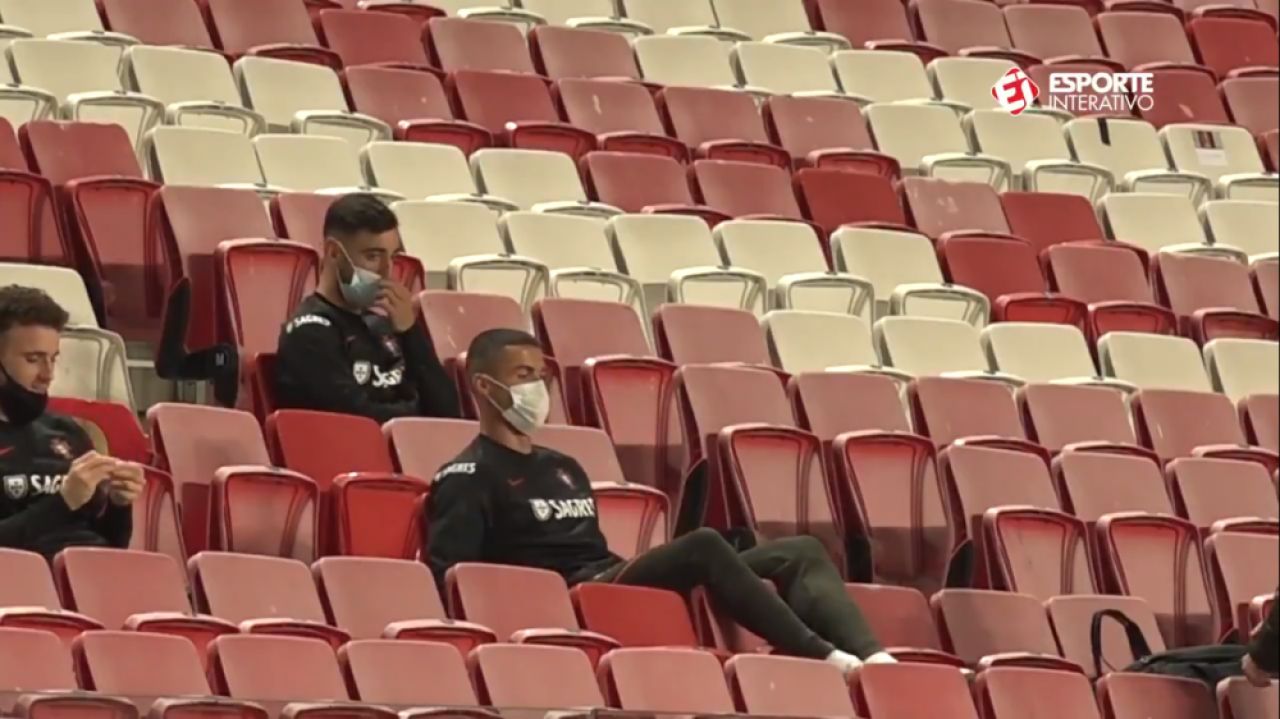 Masca 1-0 Ronaldo! :) Portughezul a oferit imaginile serii din tribuna la partida cu Andorra! Ce a putut sa faca starul _2