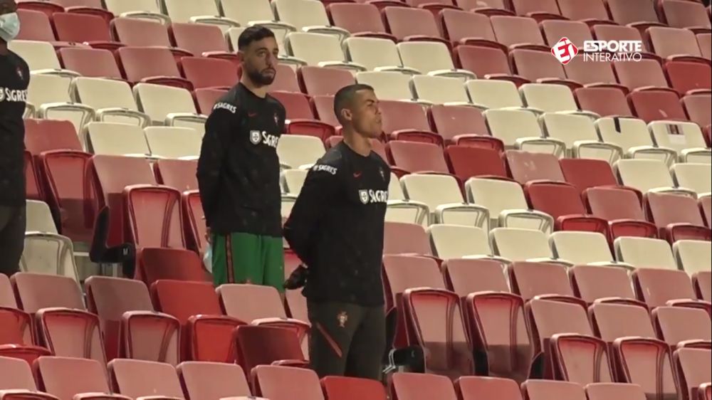 Masca 1-0 Ronaldo! :) Portughezul a oferit imaginile serii din tribuna la partida cu Andorra! Ce a putut sa faca starul _8