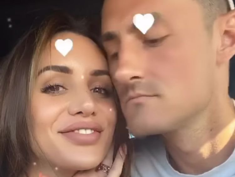 Scapat de sub control: Bernard Tomic, amenintat de iubita ca va publica un sex tape dupa ce i-a rupt laptopul in doua