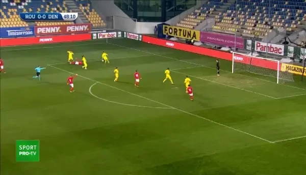 Laursen deschide scorul dintr-o lovitura de la 11 metri acordata dupa un contact intre Pascanu si Daramy.