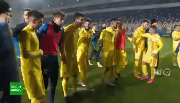 "Istorie, istorie am facut! Nu ne-am saturat, mai mergem la un European!" Imagini FANTASTICE de pe teren dupa calificarea Romaniei! Ce au facut Ianis Hagi si Mutu