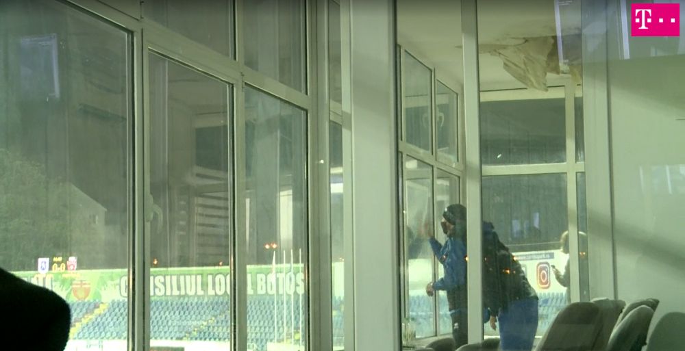 A dat de-a crapat! :) Imagini incredibile de la meciul Botosani - Craiova! Croitoru a SPART GEAMUL de nervi _1