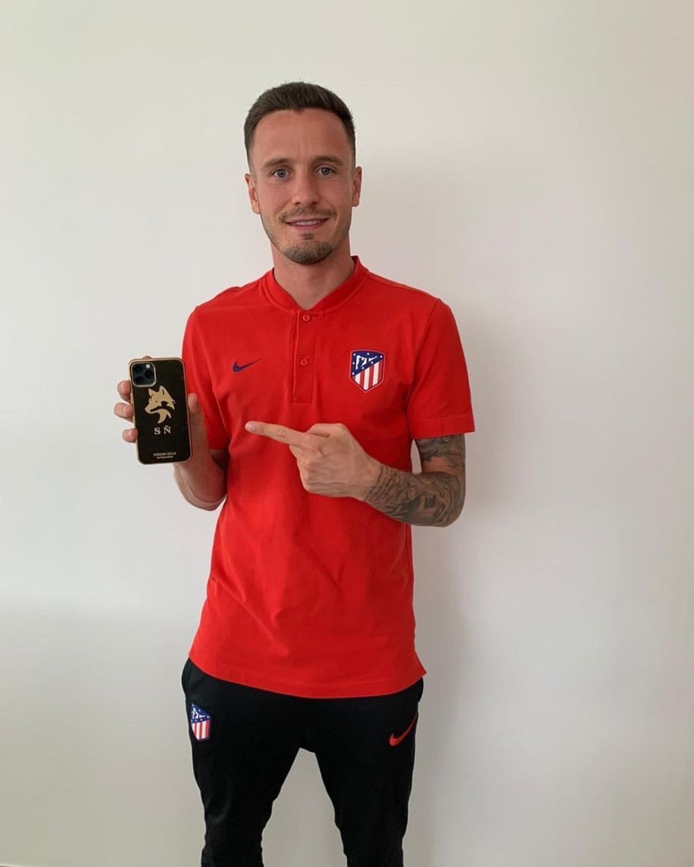 Telefoanele pentru care starurile din sport au aruncat cu bani! Pe ce au platit Neymar, Mbappe sau Messi cate 5 000 de lire