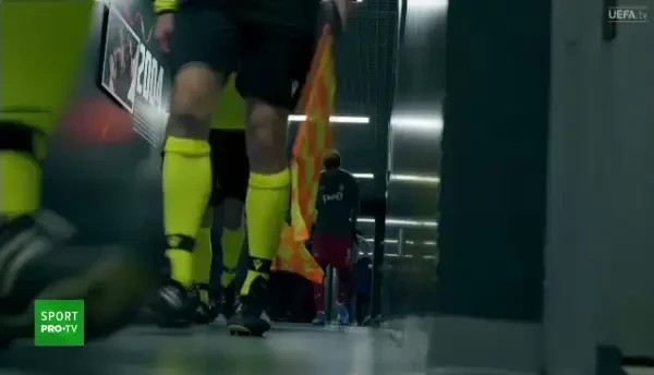 CUTREMURATOR! Hategan a aflat la pauza meciului dintre Olanda si Germania ca mama lui a murit si a inceput sa planga in hohote! Van Dijk l-a luat in brate! Povestea care face acum inconjurul lumii