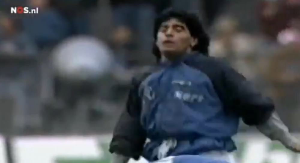 Clipul care a facut ISTORIE! Miscarile lui Maradona pe Live is Life face acum inconjurul lumii! Ce a facut Diego inaintea meciului cu Bayern
