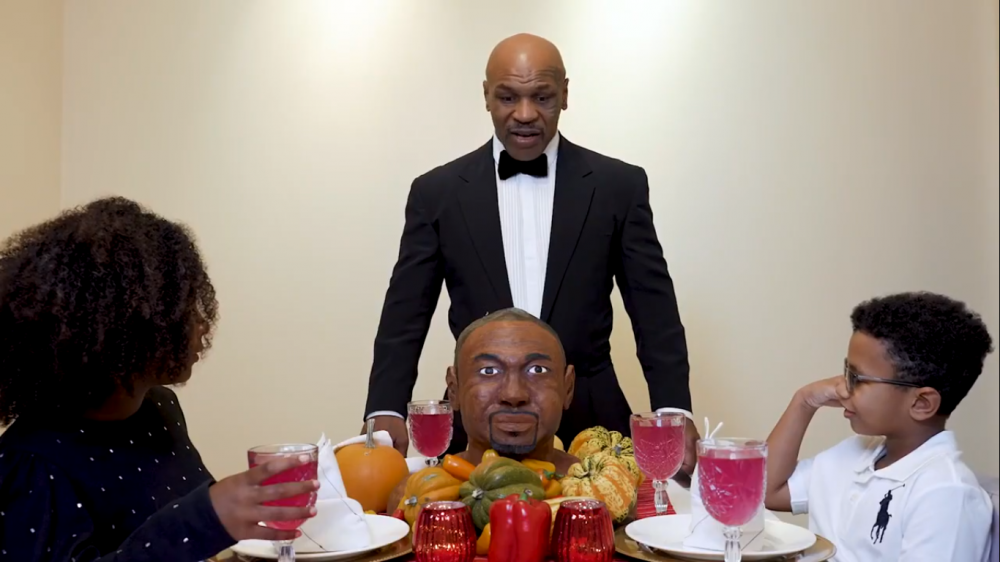 Mike Tyson l-a muscat de ureche pe Roy Jones chiar inaintea partidei! :) Ultima aroganta a boxerului inaintea marii lupte_3