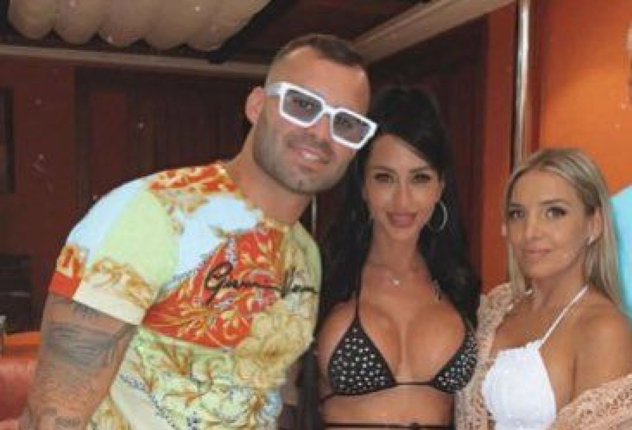 Soc in vestiarul lui Neymar si Mbappe! L-a sunat iubita si a uitat de milioanele seicilor! A FUGIT in Ibiza si a petrecut animalic_2