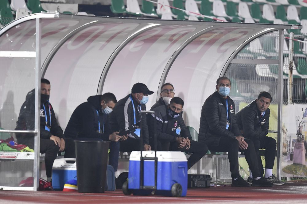 HAOS la Dinamo cu o zi inainte de meciul cu FC Arges! Cine il inlocuieste pe Contra pe banca