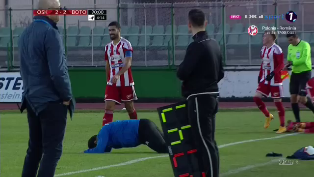 S-a pus pe jos, a inceput sa bata cu pumnii in pamant si sa zbiere la jucatorii sai! Imagini incredibile cu Croitoru dupa ce Botosani a fost egalata la ultima faza_2