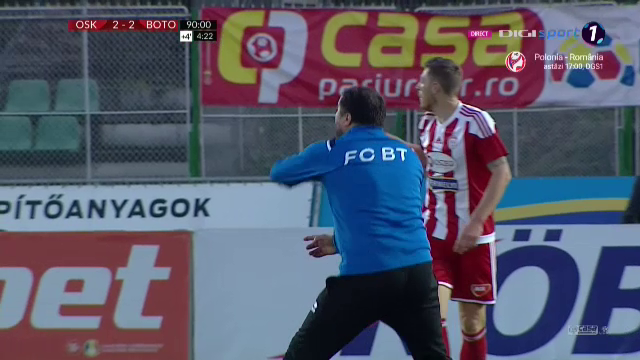 S-a pus pe jos, a inceput sa bata cu pumnii in pamant si sa zbiere la jucatorii sai! Imagini incredibile cu Croitoru dupa ce Botosani a fost egalata la ultima faza_10