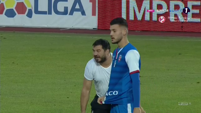 S-a pus pe jos, a inceput sa bata cu pumnii in pamant si sa zbiere la jucatorii sai! Imagini incredibile cu Croitoru dupa ce Botosani a fost egalata la ultima faza_14
