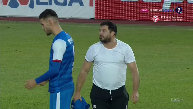 S-a pus pe jos, a inceput sa bata cu pumnii in pamant si sa zbiere la jucatorii sai! Imagini incredibile cu Croitoru dupa ce Botosani a fost egalata la ultima faza_15