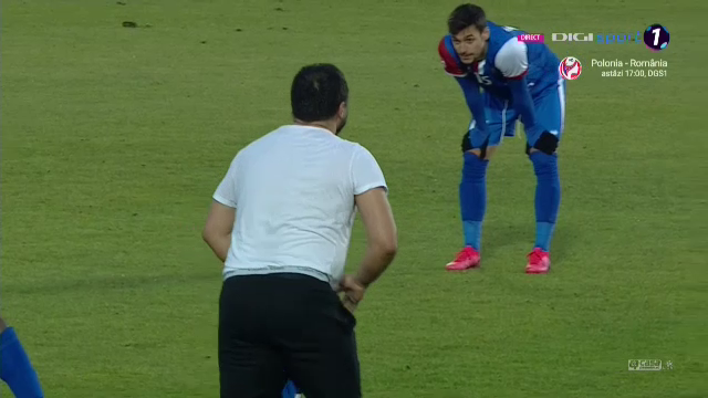 S-a pus pe jos, a inceput sa bata cu pumnii in pamant si sa zbiere la jucatorii sai! Imagini incredibile cu Croitoru dupa ce Botosani a fost egalata la ultima faza_20