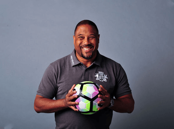 Coltescu, aparat de o legenda de culoare a fotbalului englez! John Barnes spune ca romanul nu a gresit la Paris
