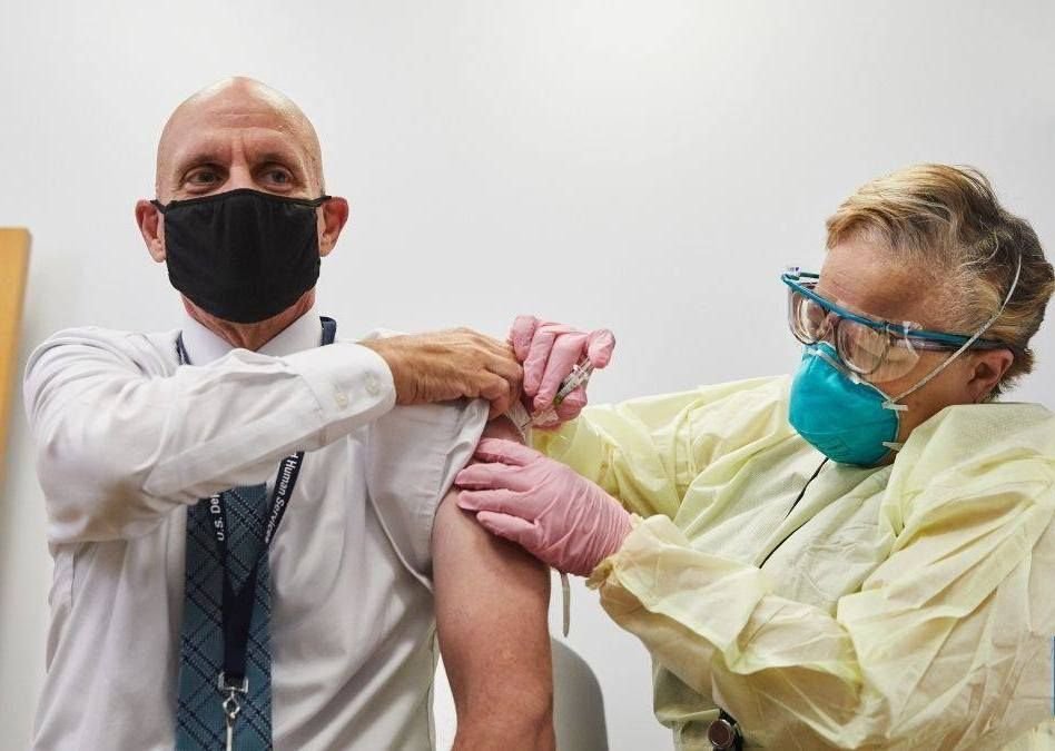 Cosmarul Covid-19 nu se mai termina! Britanicii au inceput primii vaccinarea, dar sunt coplesiti de costurile uriase