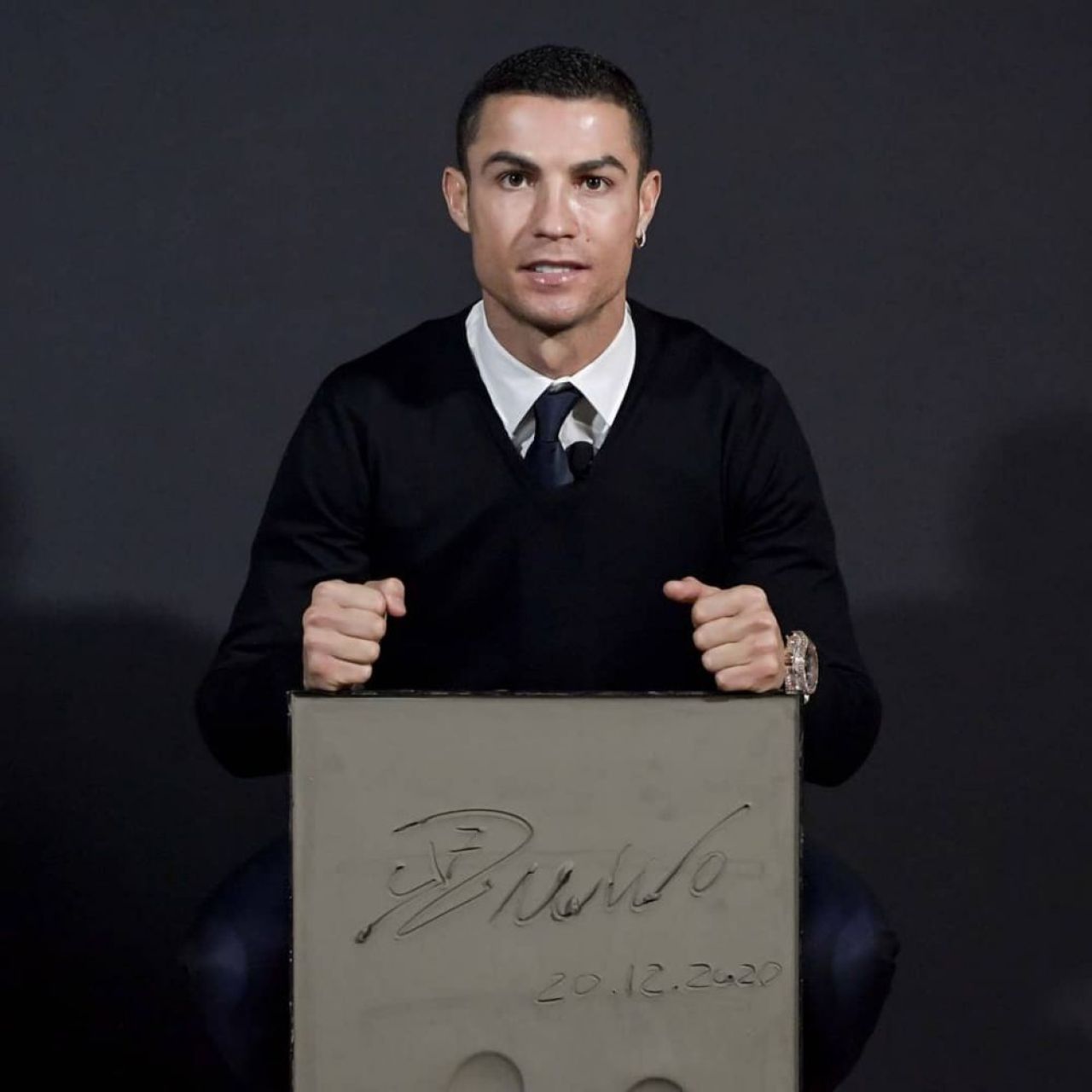 De data asta a ZAMBIT! :) Trofeul la care Ronaldo i-a depasit pe Lewandowski si Leo Messi_1