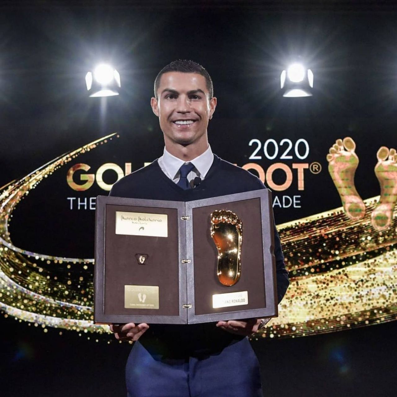 De data asta a ZAMBIT! :) Trofeul la care Ronaldo i-a depasit pe Lewandowski si Leo Messi_2