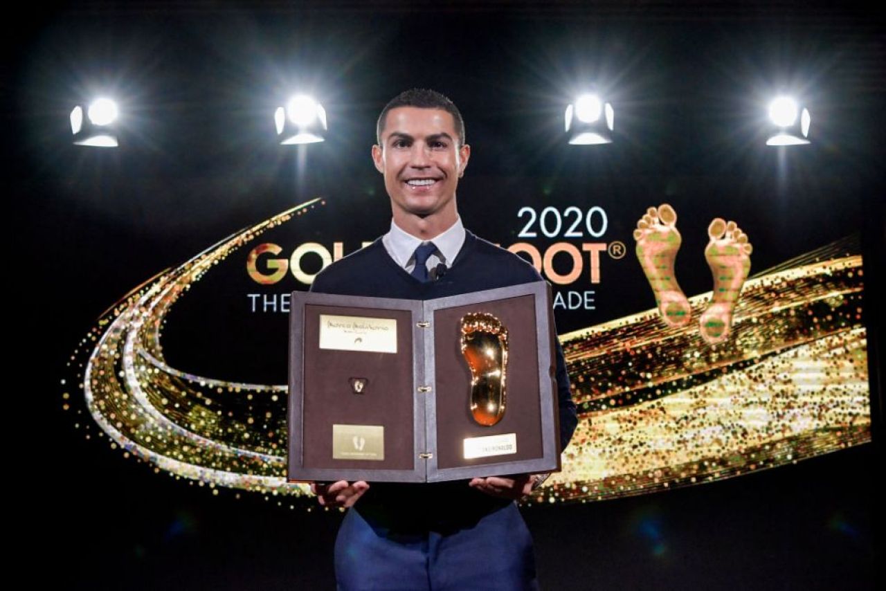 De data asta a ZAMBIT! :) Trofeul la care Ronaldo i-a depasit pe Lewandowski si Leo Messi_3