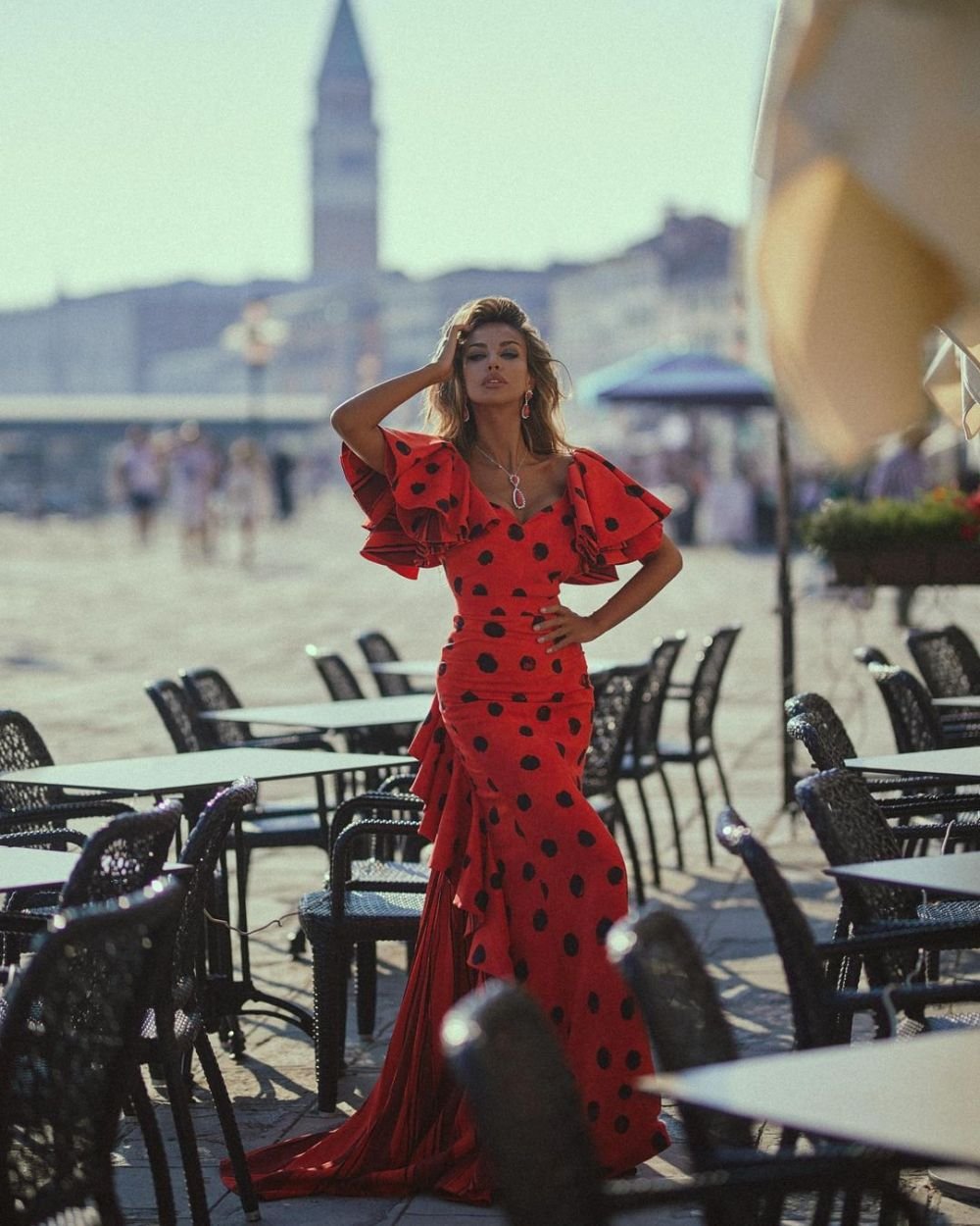 Madalina Ghenea se iubeste cu un fotbalist cu 11 ani mai tanar! Superstarul din Serie A care si-a parasit iubita pentru modelul roman_10