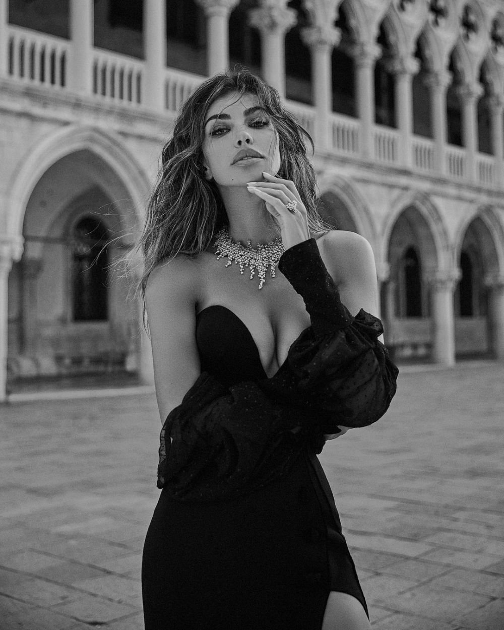 Madalina Ghenea se iubeste cu un fotbalist cu 11 ani mai tanar! Superstarul din Serie A care si-a parasit iubita pentru modelul roman_16