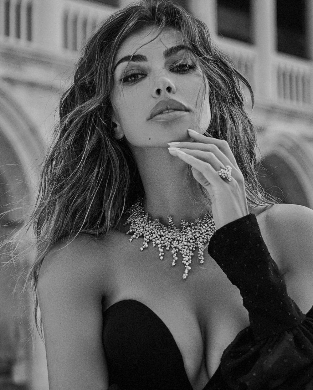 Madalina Ghenea se iubeste cu un fotbalist cu 11 ani mai tanar! Superstarul din Serie A care si-a parasit iubita pentru modelul roman_18