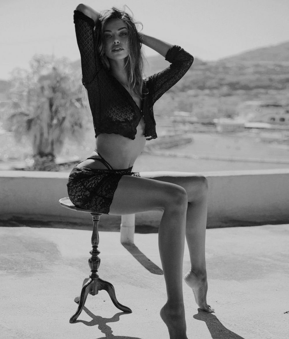 Madalina Ghenea se iubeste cu un fotbalist cu 11 ani mai tanar! Superstarul din Serie A care si-a parasit iubita pentru modelul roman_19