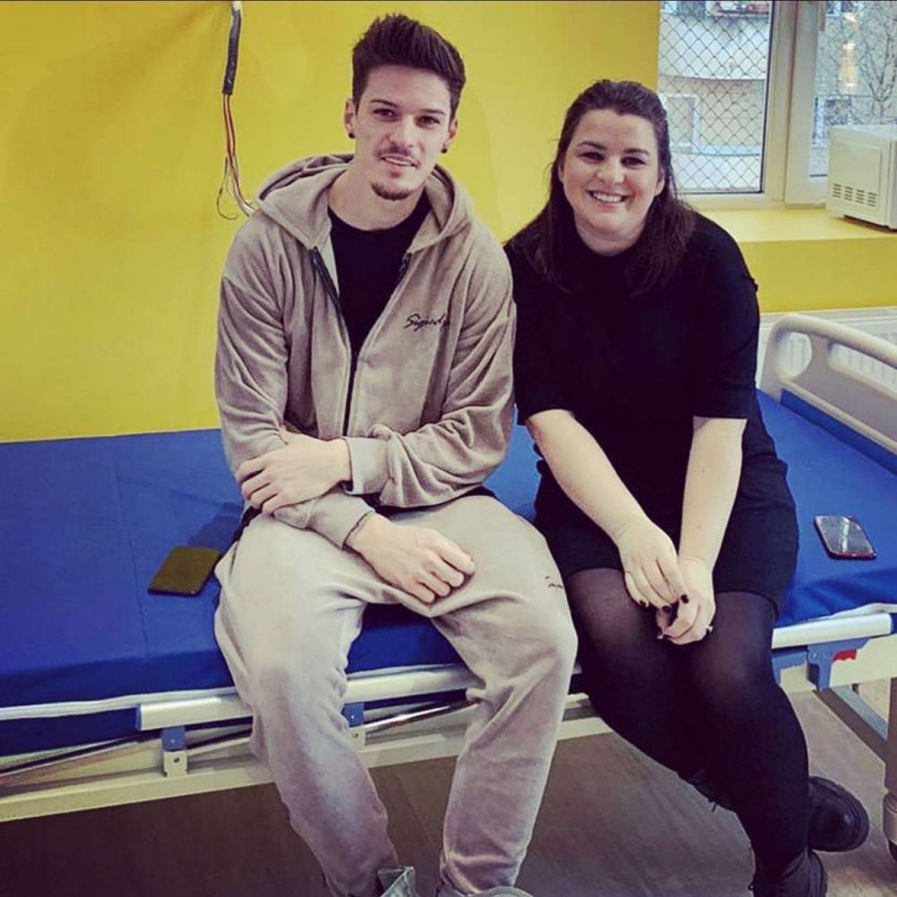 Dennis Man, star si in afara terenului de fotbal! 'Perla' lui Becali, implicata in renovarea sectiei de pediatrie dintr-un spital de stat_3
