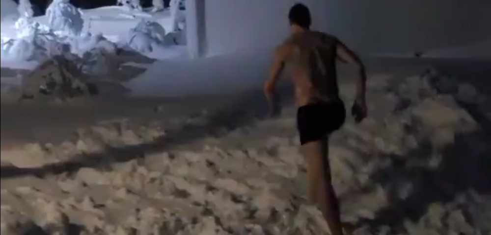 Ultima NEBUNIE a lui Zlatan face inconjurul lumii! A iesit dezbracat din casa, apoi a facut un gest la care nimeni nu se astepta