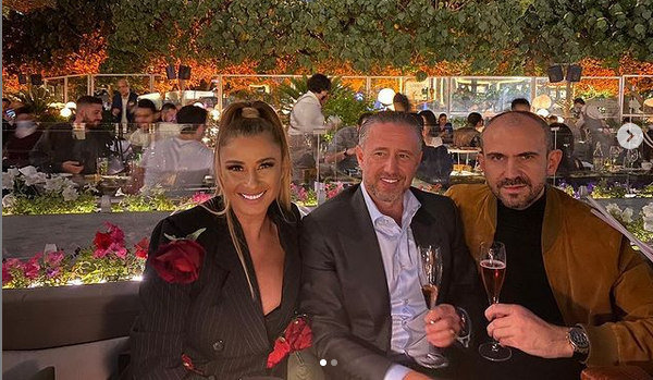Pe asta n-o vedea nimeni venind! :) Cu cine s-a pozat Anamaria Prodan in Dubai: 