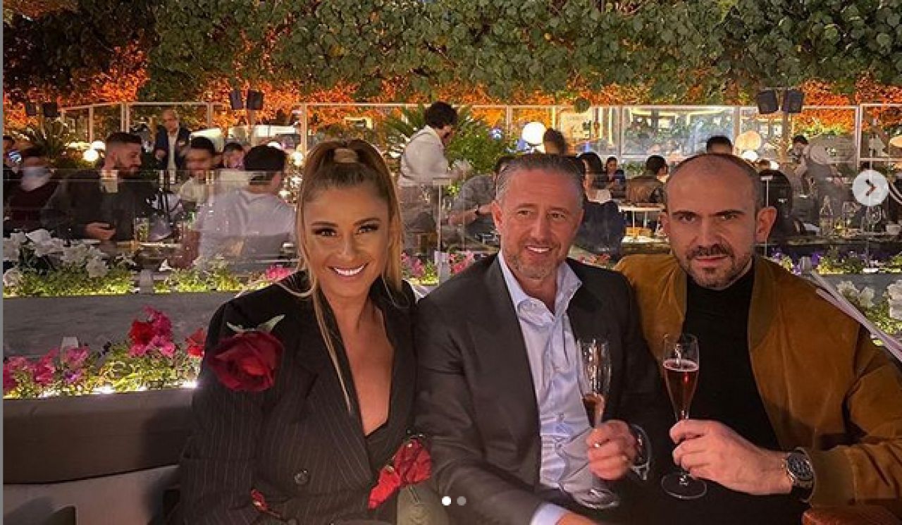Pe asta n-o vedea nimeni venind! :) Cu cine s-a pozat Anamaria Prodan in Dubai: