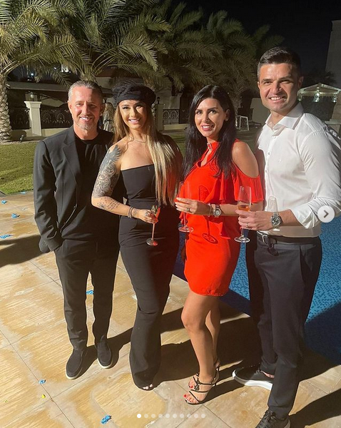 Pe asta n-o vedea nimeni venind! :) Cu cine s-a pozat Anamaria Prodan in Dubai: 