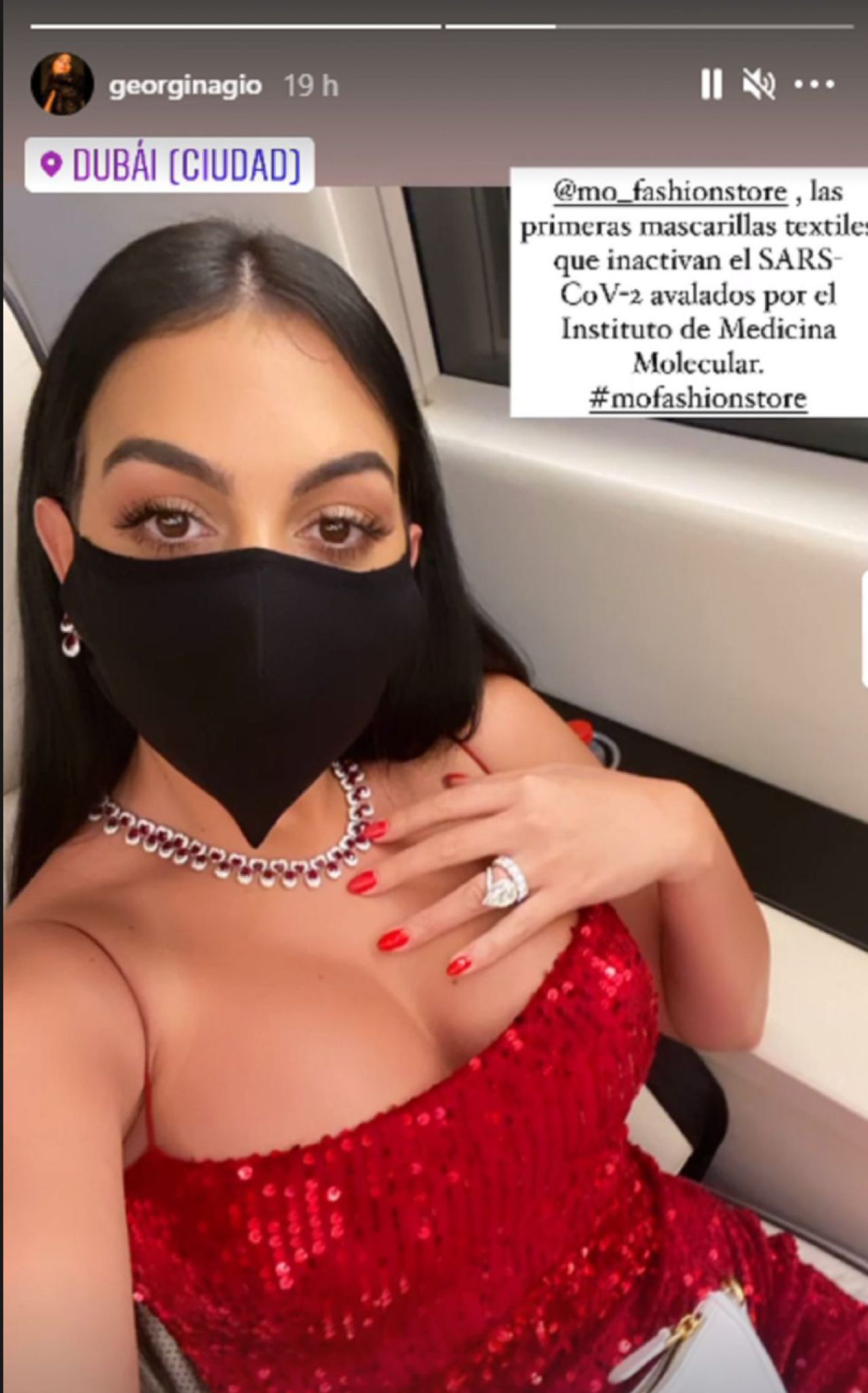 Masca textila care poate neutraliza coronavirusul! Accesoriul INCREDIBIL cu care superba Georgina a mers la gala din Dubai! Cum arata si cat costa_17