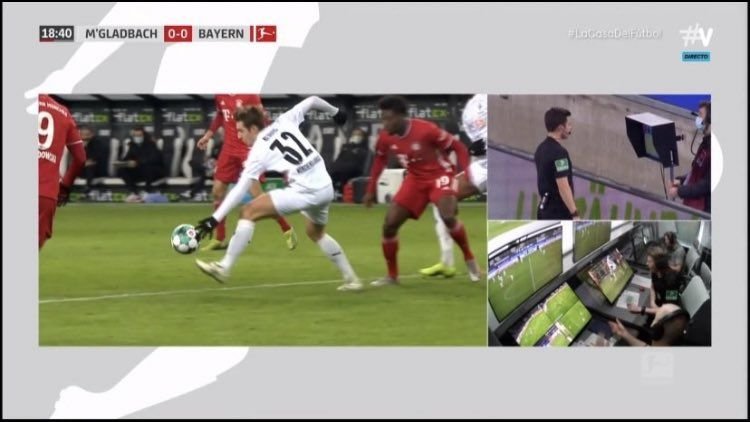 CUM sa faci asa ceva?! Penalty incredibil in Gladbach - Bayern! Nici arbitrului nu i-a venit sa creada si a cerut ajutorul VAR | Bayern, intoarsa de la 2-0 si BATUTA