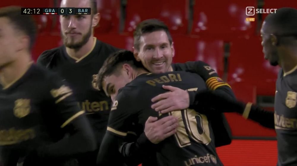 BIJUTERIE! Furtuna MESSI DISTRUGE TOT! Doua goluri SUPERBE cu Granada! Un jucator s-a CULCAT in spatele zidului, dar Messi a gasit un culoar INVIZIBIL