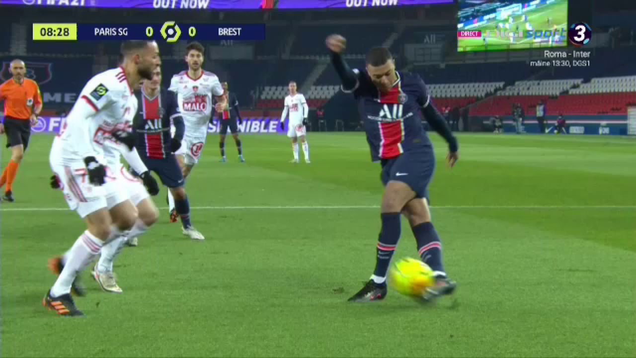 Sigur e Mbappe sau au bagat SOSIA in teren?! Kylian s-a facut DE RAS: ratarea care a SOCAT milioane de fani! Ce a facut in fata portii_3