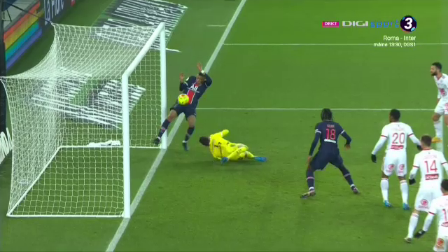 Sigur e Mbappe sau au bagat SOSIA in teren?! Kylian s-a facut DE RAS: ratarea care a SOCAT milioane de fani! Ce a facut in fata portii_9