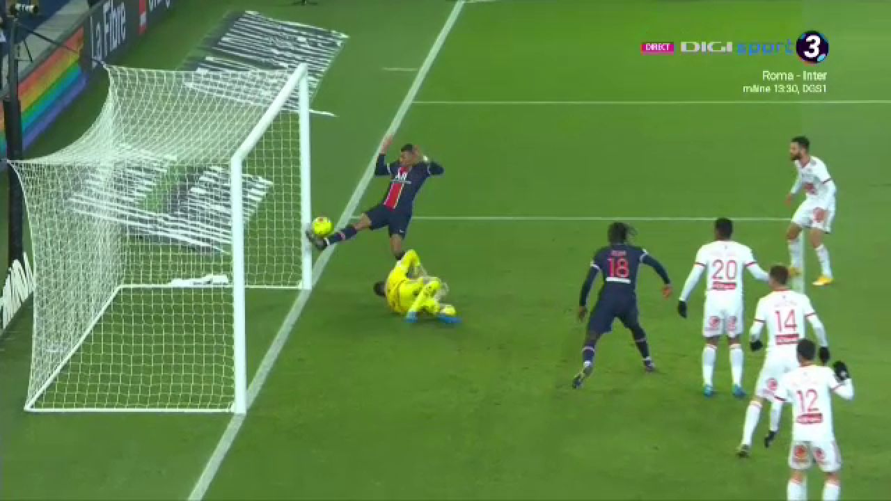Sigur e Mbappe sau au bagat SOSIA in teren?! Kylian s-a facut DE RAS: ratarea care a SOCAT milioane de fani! Ce a facut in fata portii_10