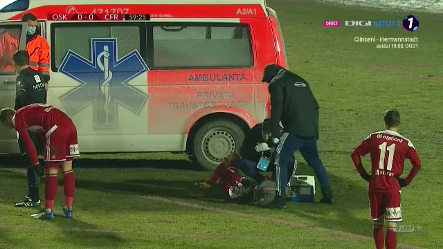 Si-a lasat coechipierul la PAMANT! Florin Stefan, scos cu AMBULANTA de pe teren dupa o ciocnire dura cu Niczuly_9