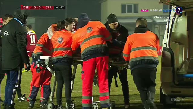 Si-a lasat coechipierul la PAMANT! Florin Stefan, scos cu AMBULANTA de pe teren dupa o ciocnire dura cu Niczuly_13
