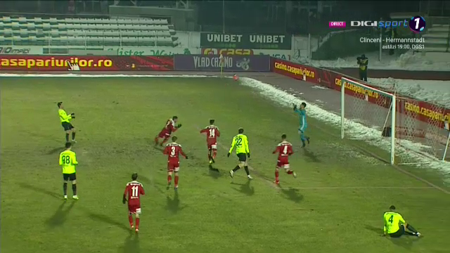 Unde s-a uitat Hategan?! PENALTY CLAR refuzat CFR-ului dupa un hent facut chiar in fata arbitrului! Jucatorii au innebunit pe teren_6