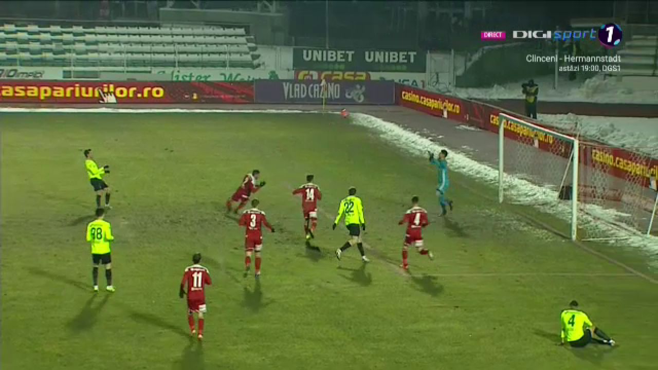 Unde s-a uitat Hategan?! PENALTY CLAR refuzat CFR-ului dupa un hent facut chiar in fata arbitrului! Jucatorii au innebunit pe teren_6