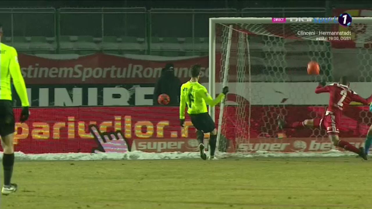 Unde s-a uitat Hategan?! PENALTY CLAR refuzat CFR-ului dupa un hent facut chiar in fata arbitrului! Jucatorii au innebunit pe teren_9