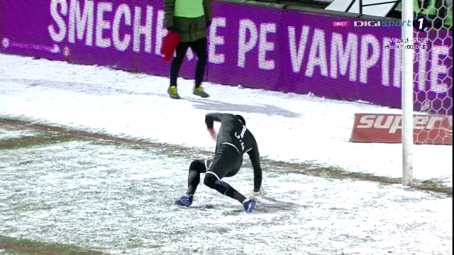 Zapada face PRIMA VICTIMA in Liga 1! Lazar s-a ACCIDENTAT dupa ce a alunecat si a fost inlocuit! Ce a patit portarul Astrei_14