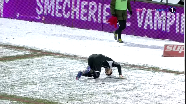 Zapada face PRIMA VICTIMA in Liga 1! Lazar s-a ACCIDENTAT dupa ce a alunecat si a fost inlocuit! Ce a patit portarul Astrei_15
