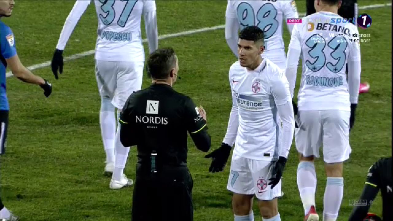 Coman n-a mai putut! S-a dus direct la Kovacs la pauza meciului cu Viitorul! Ce i-a reprosat starul lui Becali_6