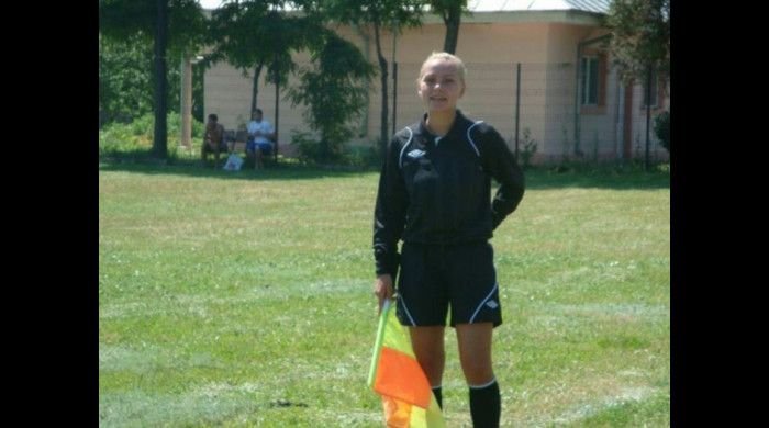 Halucinant! Femeia care a declansat SCANDALUL MONSTRU in Liga 2 cu fotbalistul parior a vrut sa fie arbitru in Romania si face VIDEOCHAT! Ipostazele incredibile in care a fost surprinsa