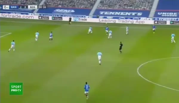 De aia i-a zis tata ca seamana cu Zidane! :) Faza SUPERBA a lui Ianis Hagi la Rangers. Si-a distrus un adversar si a fost apoi PRABUSIT de un adversar