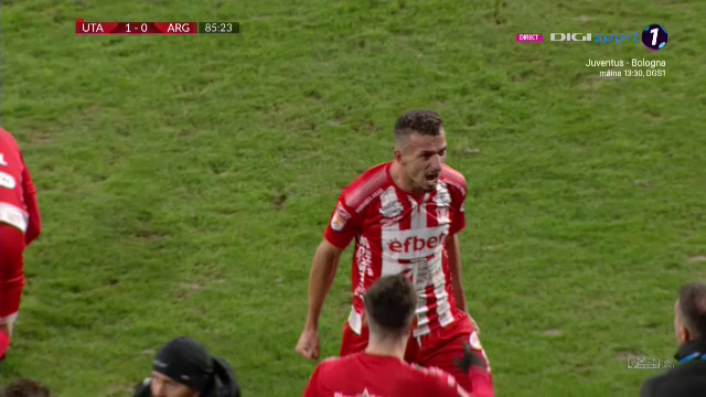 Zlatan, baby! Gol MINUNAT pentru noul brazilian din Liga 1! Executia DE KARATE a aruncat stadionul GOL in aer. Cum a marcat Roger pentru UTA_6