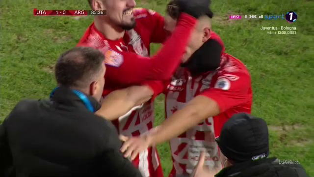 Zlatan, baby! Gol MINUNAT pentru noul brazilian din Liga 1! Executia DE KARATE a aruncat stadionul GOL in aer. Cum a marcat Roger pentru UTA_8